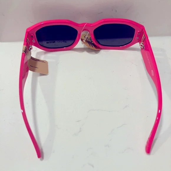 Frye and Co. NWT Rectangle Sunglasses in Neon Pink 🕶️💖